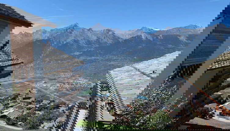 Foto 1 - Apartments With Enchanting Hill View