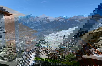 Foto 1 - Apartments With Enchanting Hill View