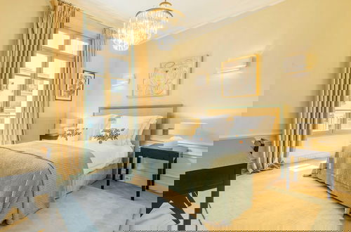 Foto 8 - Luxury Mansion With Garden in Heart of Neuilly