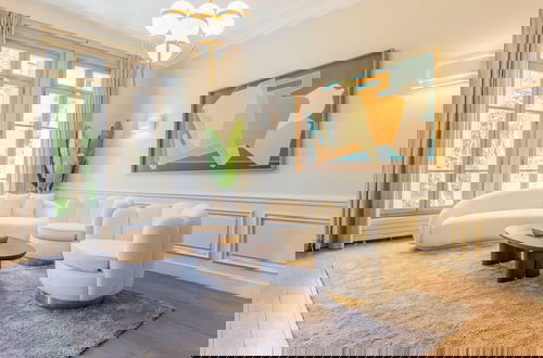 Foto 18 - Luxury Mansion With Garden in Heart of Neuilly