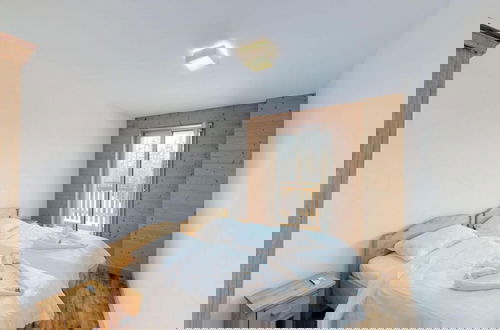Foto 4 - Apartment With Transfer Facility