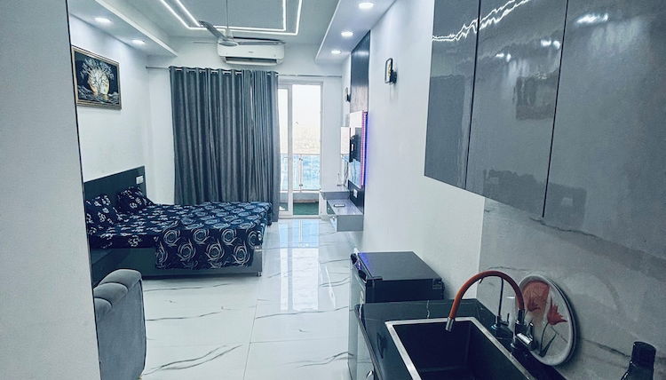 Photo 1 - Gaur Commercial Studio Apartment