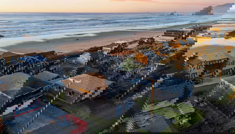Foto 1 - Pacific Breeze Ocean Views, Steps to Cannon Beach, Airy Coastal Retreat