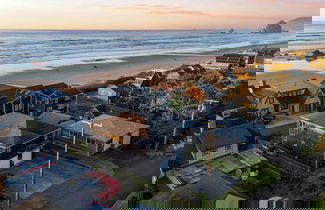 Foto 1 - Pacific Breeze Ocean Views, Steps to Cannon Beach, Airy Coastal Retreat