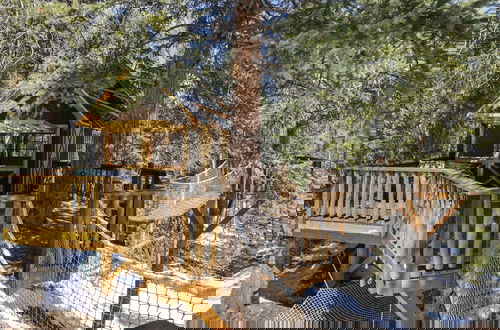 Photo 26 - Treehouse by Avantstay Secluded Mountain Cabin w Views Hot Tub Treehouse