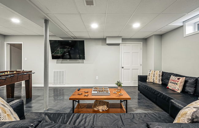 Laker s Pointe by Avantstay Lakefront Private Peninsula Hot Tub Game Room - Photo 23