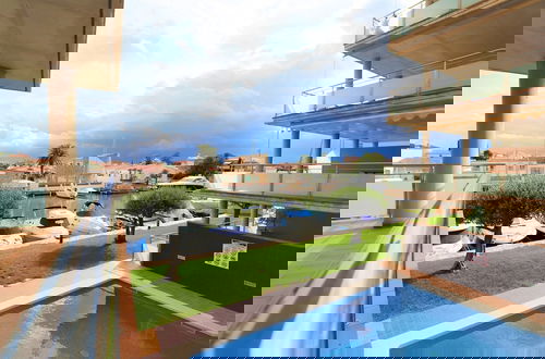 Foto 42 - Apartment With Scenic View