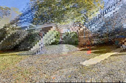 Foto 5 - Cozy Retreat near Uptown with Hot Tub