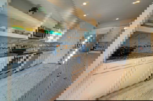 Foto 52 - Sleeps 28 2 Homes w/ Boat Dock & Waterfront Pool Laguna Village Haven