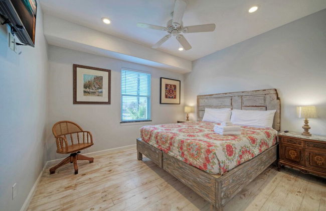 Sleeps 28 2 Homes w/ Boat Dock & Waterfront Pool Laguna Village Haven - Foto 62