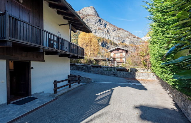 Lovely Apartment In Courmayeur - Photo 33
