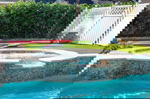 Foto 32 - Luxurious 6-Bedroom Villa with Pool & Games