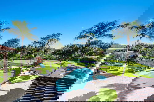 Foto 18 - Luxurious 6-Bedroom Villa with Pool & Games
