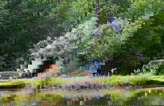 Foto 2 - Relaxing Nature Retreat Perfect for Large Groups