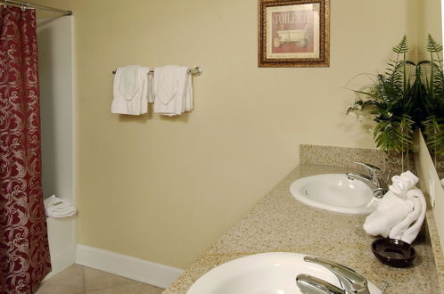 Photo 11 - Sanibel Condominiums by Wyndham Vacation Rentals