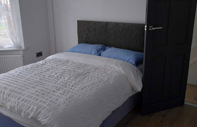 Remarkable 3-bed House in Hounslow - Foto 2