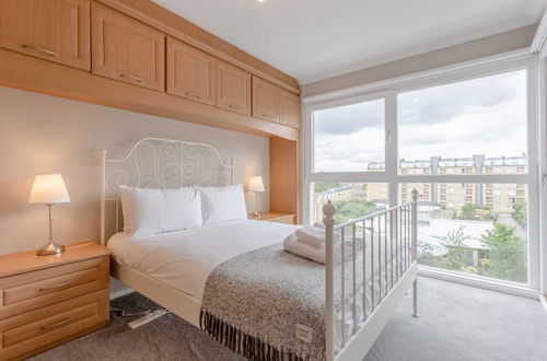 Photo 6 - Bright, Modern One-bed With Stunning View of Thames