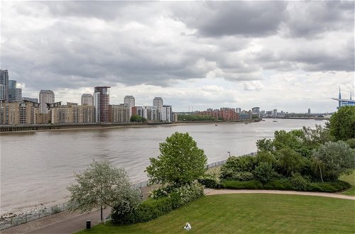 Foto 27 - Bright, Modern One-bed With Stunning View of Thames
