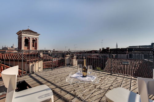 Photo 22 - Venice Skyline View Sudio Apartment