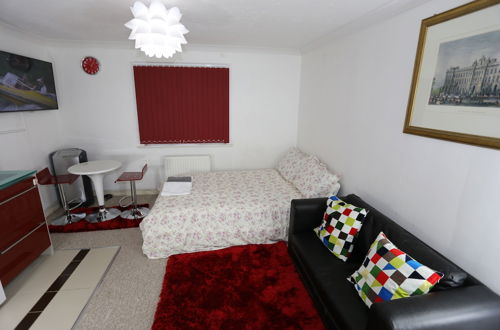 Photo 10 - Lovely Studio Apartments - Thamesmead