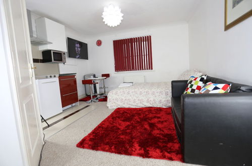 Photo 5 - Lovely Studio Apartments - Thamesmead