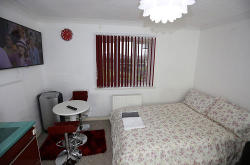 Photo 3 - Lovely Studio Apartments - Thamesmead