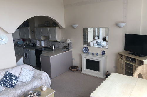 Foto 5 - Stunning Beach Front Apartment in Caswell Swansea