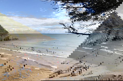 Foto 10 - Stunning Beach Front Apartment in Caswell Swansea