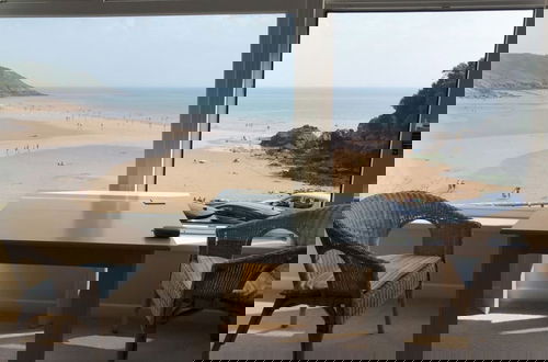 Foto 8 - Stunning Beach Front Apartment in Caswell Swansea