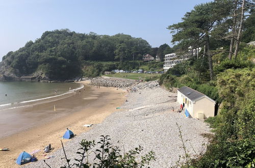 Photo 23 - Stunning Beach Front Apartment in Caswell Swansea