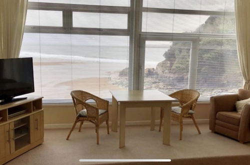 Foto 6 - Stunning Beach Front Apartment in Caswell Swansea