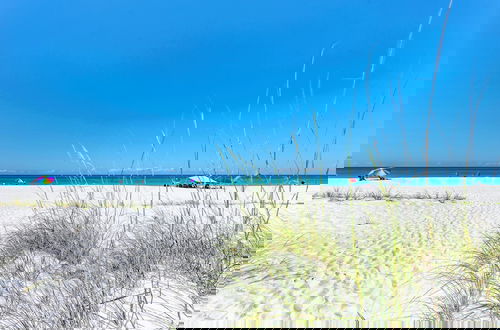 Foto 38 - Absolute Paradise Ami-private Beach Access-water Views From Every Window-heated Pool- Walk To 14 Restaurants