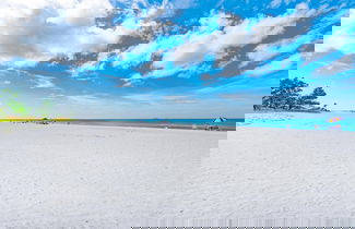 Foto 1 - Absolute Paradise Ami-private Beach Access-water Views From Every Window-heated Pool- Walk To 14 Restaurants