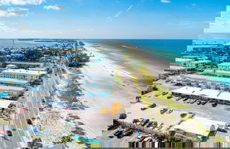 Foto 3 - Absolute Paradise Ami-private Beach Access-water Views From Every Window-heated Pool- Walk To 14 Restaurants