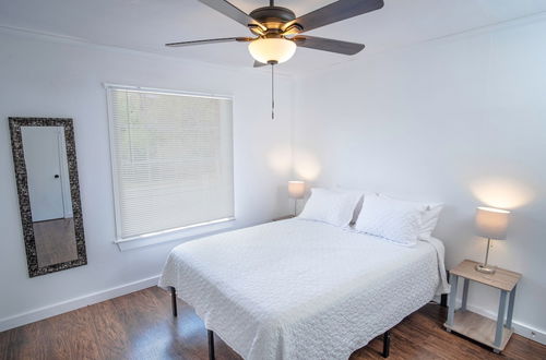 Photo 3 - Tranquil Getaway 3br/2ba Near Downtown