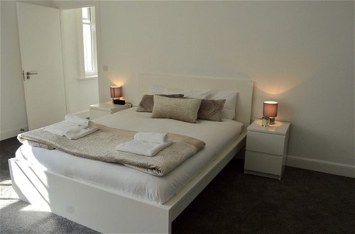 Photo 9 - Spacious 3 Bedroom Flat in the City Centre