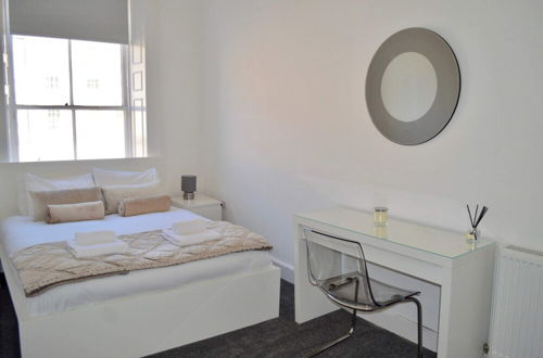 Photo 15 - Spacious 3 Bedroom Flat in the City Centre