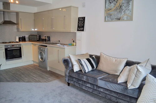 Photo 18 - Spacious 3 Bedroom Flat in the City Centre
