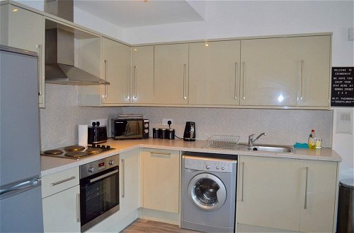 Foto 17 - Spacious 3 Bedroom Flat in the City Centre