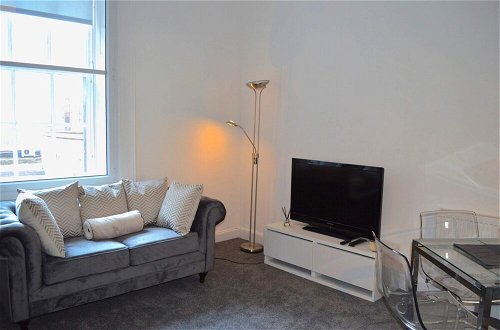 Foto 20 - Spacious 3 Bedroom Flat in the City Centre