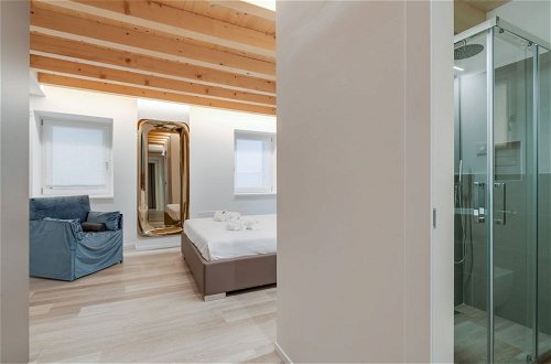 Foto 11 - Luxury & Charming Piazzetta San Giorgio Apartments