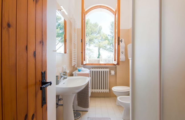 Enchanting Coastal With Views - Photo 17