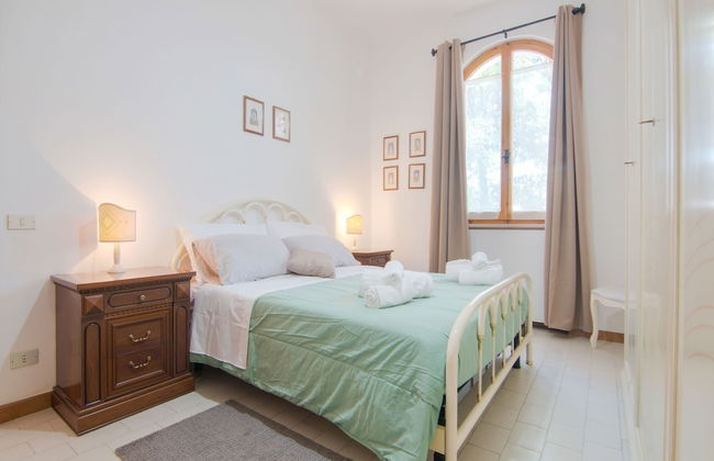 Enchanting Coastal With Views - Photo 4