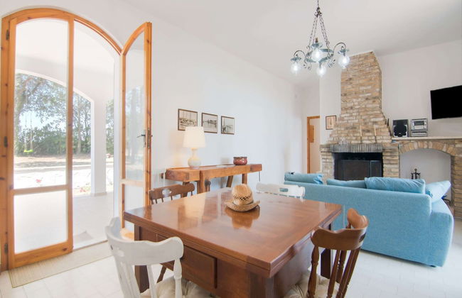 Enchanting Coastal With Views - Photo 23