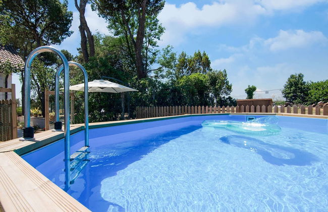 Enchanting Coastal With Views - Photo 20