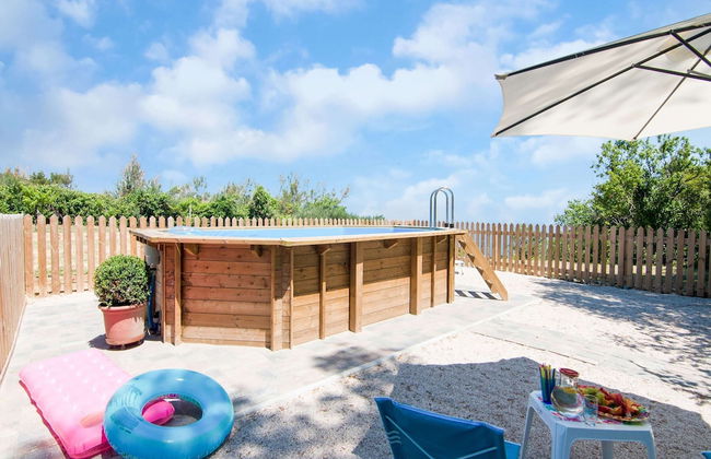 Enchanting Coastal With Views - Photo 15