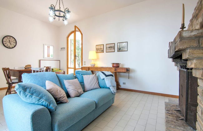 Enchanting Coastal With Views - Photo 8
