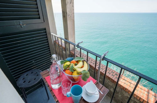 Foto 16 - Il Baluardo Sea View Apartment on the Cliff
