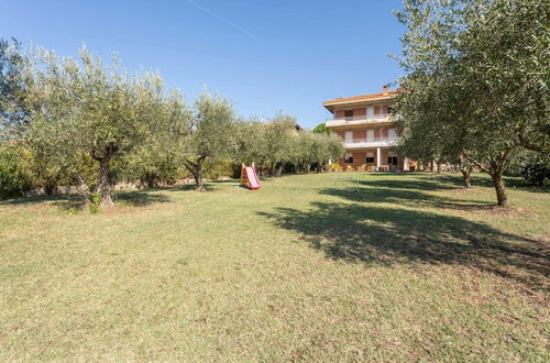 Foto 28 - Apartment in Tuoro sul Trasimeno With Pool