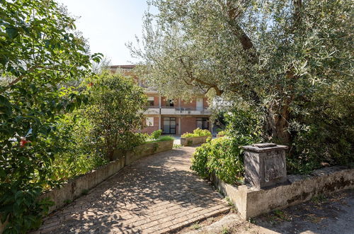 Foto 2 - Apartment in Tuoro sul Trasimeno With Pool